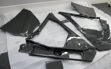 Preview: GT-R35 Carbon Bremsflüssigkeits- und Batterieabdeckungen 5er Kit Engine Dress Up