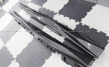 Preview: OEM style carbon side skirts MY17 Style